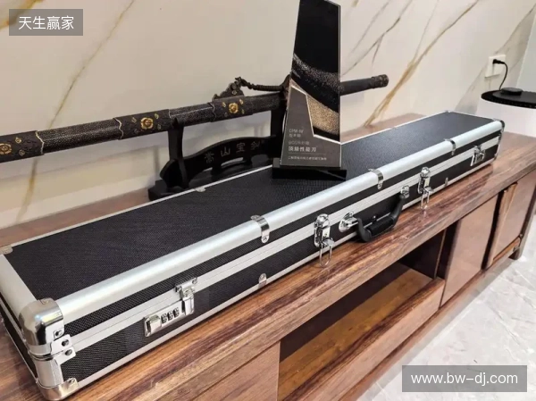 腰横秋水雁翎刀！恭喜CW获得极限之地2025冠军！